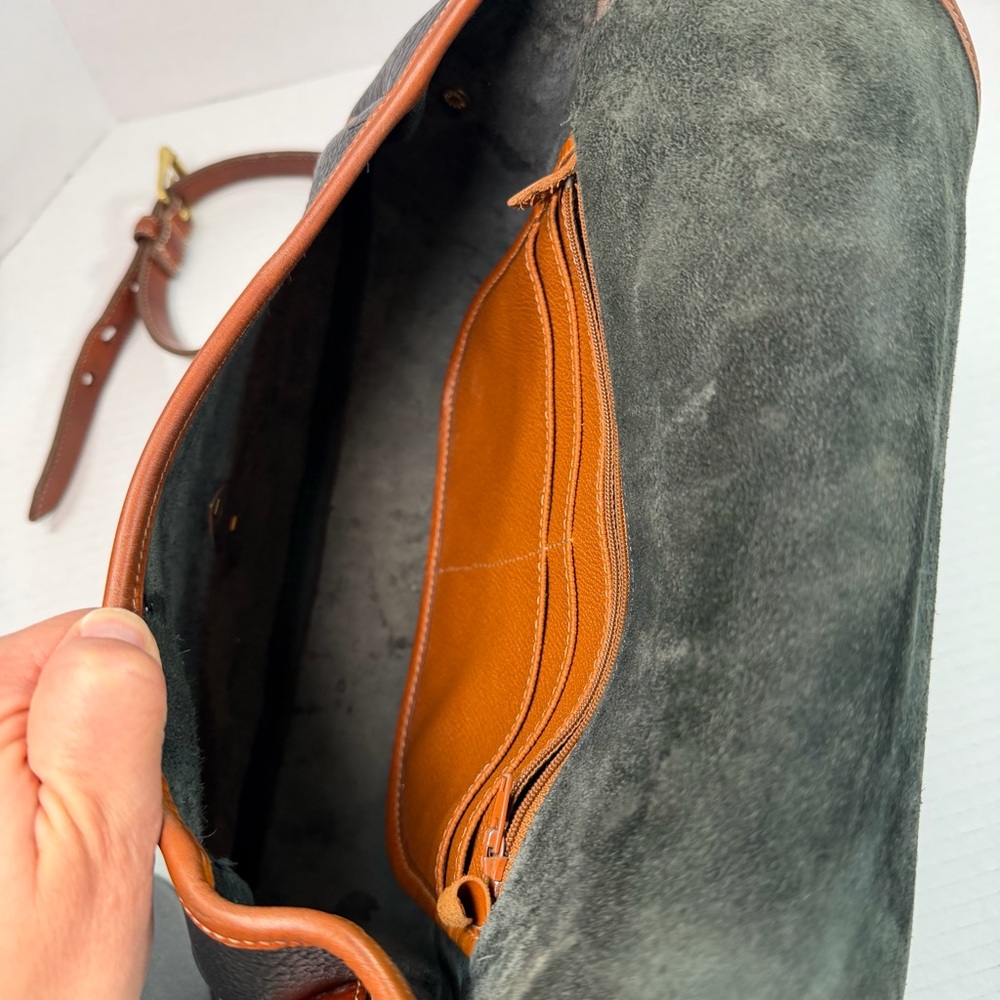 Vintage Dooney & Bourke AWL Black & Tan Leather Crossbody Cavalry / Saddle Bag - Picture 9 of 16